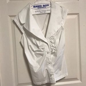 White top w/ large collar , ruched in the front